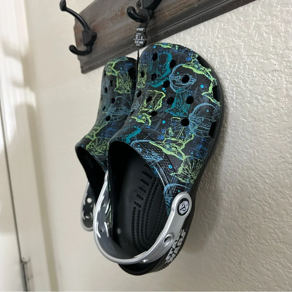 Mandalorian Crocs - Picture 2 of 5